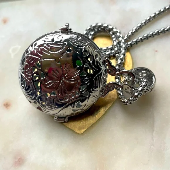 Green Rock Pendant Necklace - Picture 10 of 12